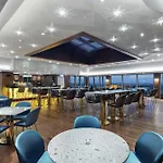 Doubletree By Hilton Hotel Escópia