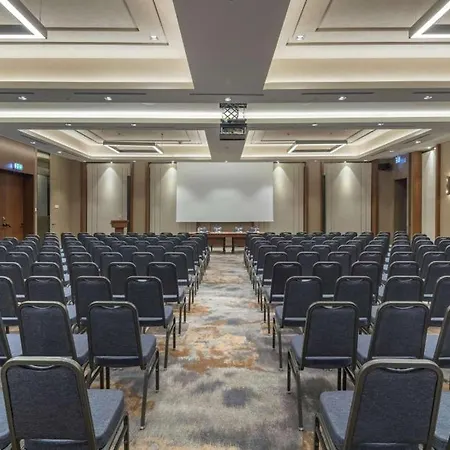 Doubletree By Hilton סקופיה