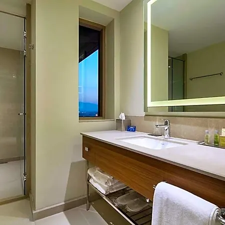 מלון Doubletree By Hilton 5*